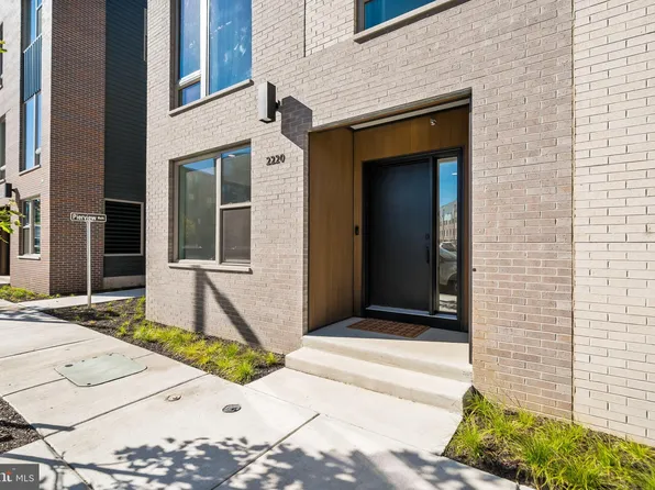 2220 Northbank Pl, Philadelphia, PA 19125