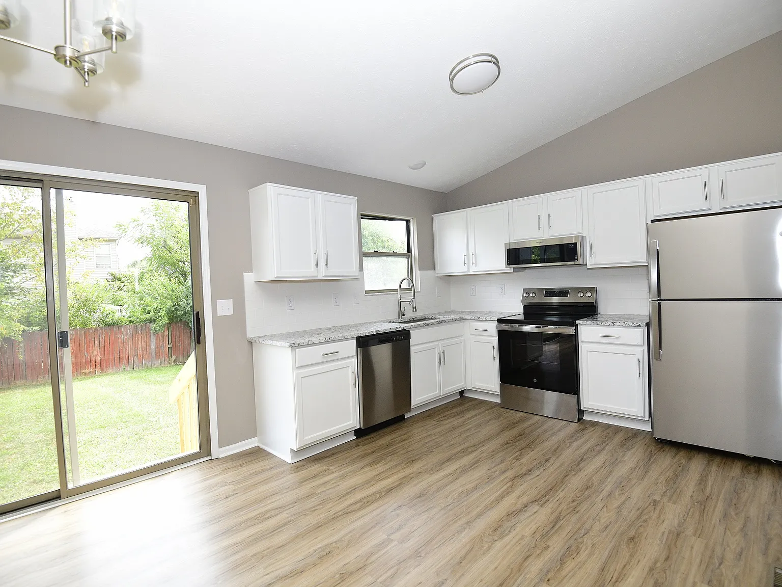 3 bed, 1442 sqft, $2,200 — Photo 4