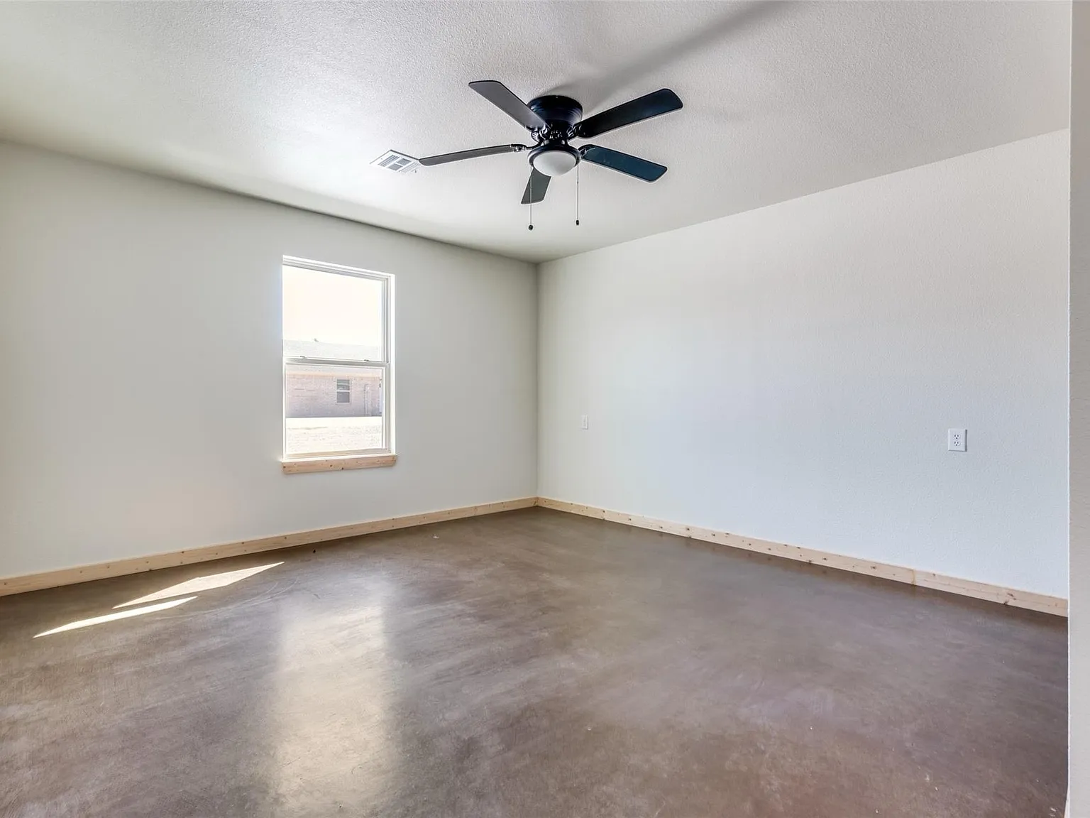 2 bed, 1050 sqft, $1,150 — Photo 4
