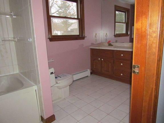 3rd image of 24 Greenwood Dr
