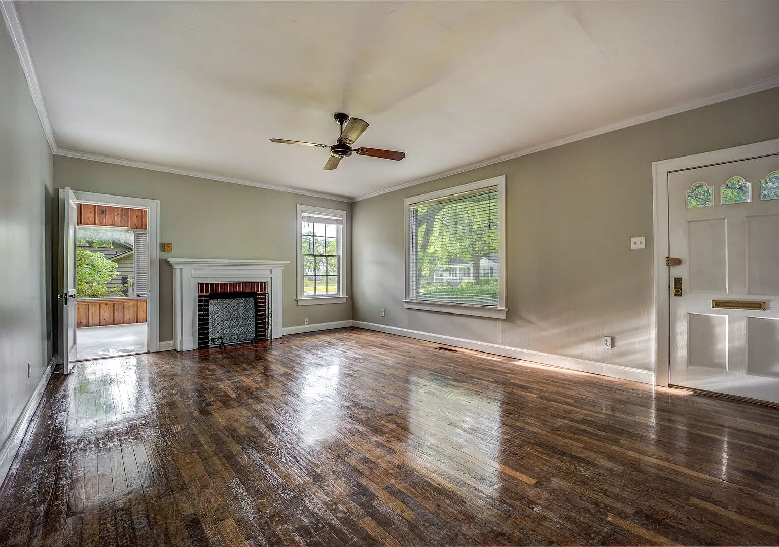 Freshly Updated 3 Bedroom Home — Photo 2