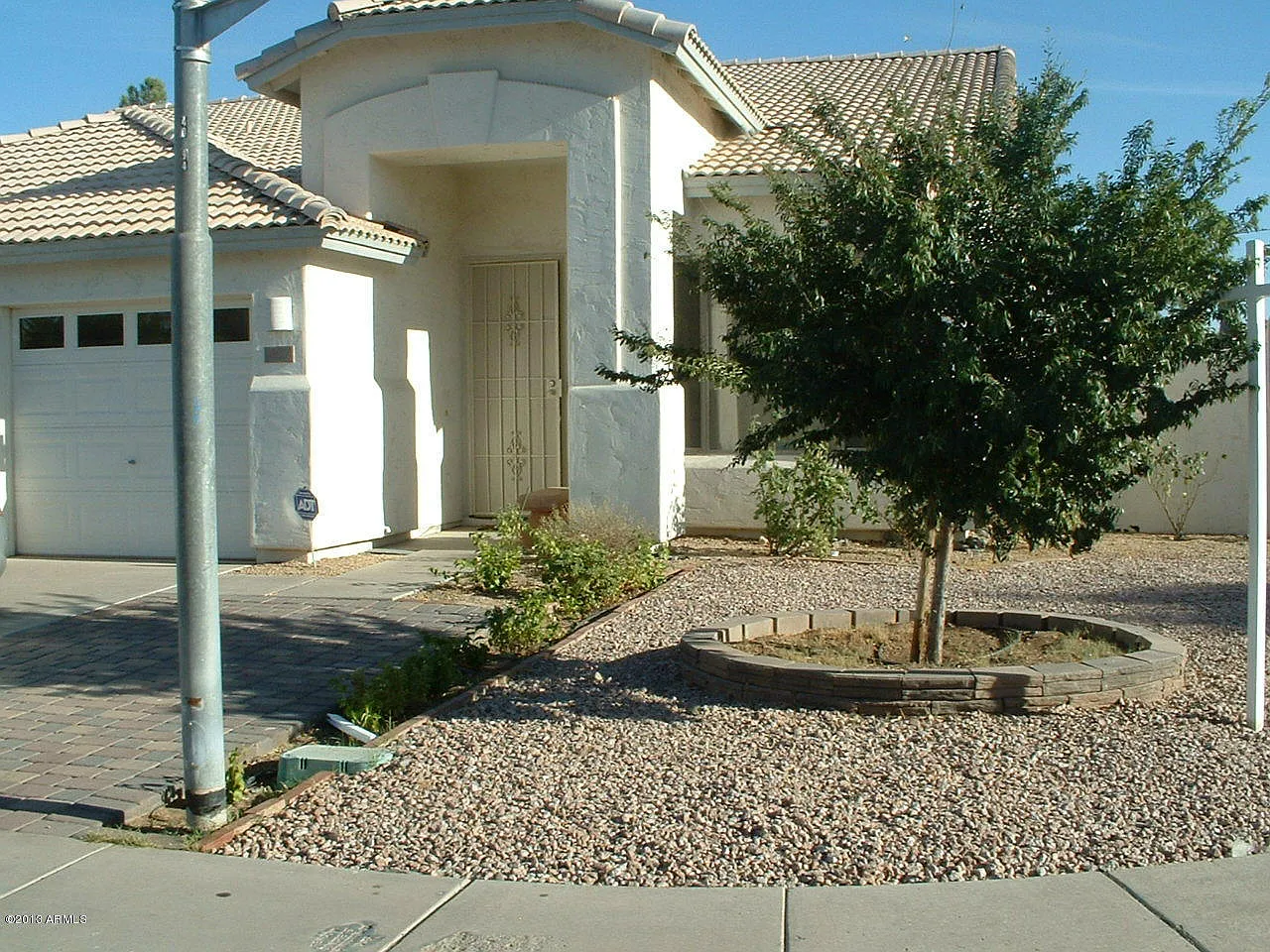 3 bed, 2.0 bath, 2255 sqft, $2,800 — Photo 2