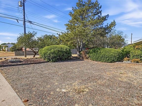 3rd image of 2219 N Flamingo Ln