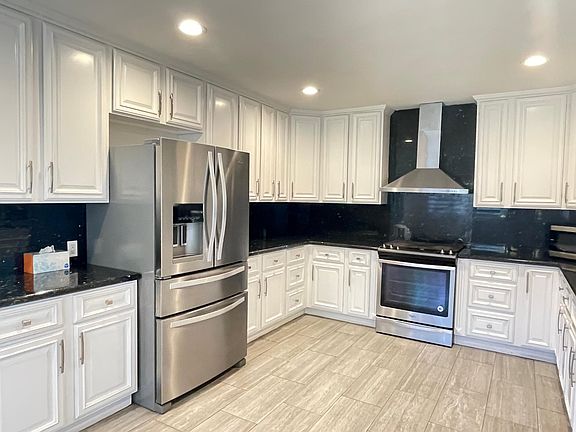 4th image of 6811 Brentmead Ave