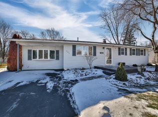 545 Northfield Dr, Youngstown, NY 14174