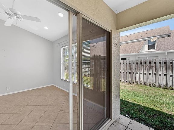 5th image of 658 GREEN VALLEY ROAD #B3