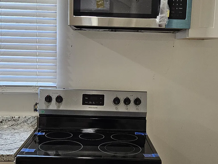 320 Claire Ave #1B — Photo 8