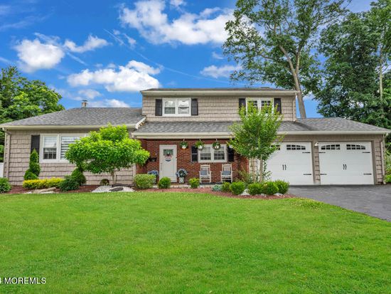 52 Woodstock Place, Freehold, NJ 07728