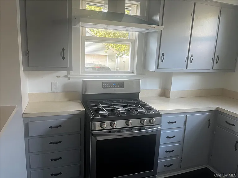 69 Hunt Ave — Photo 4