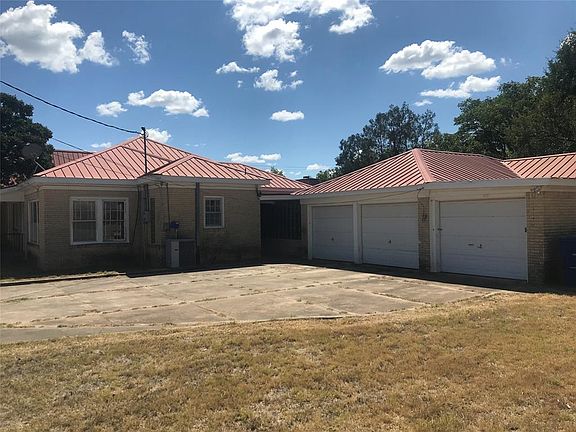 2nd image of 2401 Coggin Ave