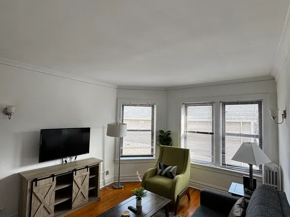 1915 W Larchmont Ave #2, Chicago, IL 60613