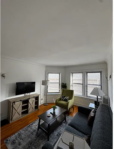 1915 W Larchmont Ave #2 Photo 1