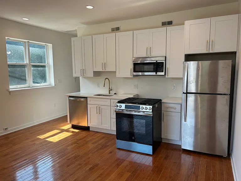 1330 Lombard St #2 — Photo 4