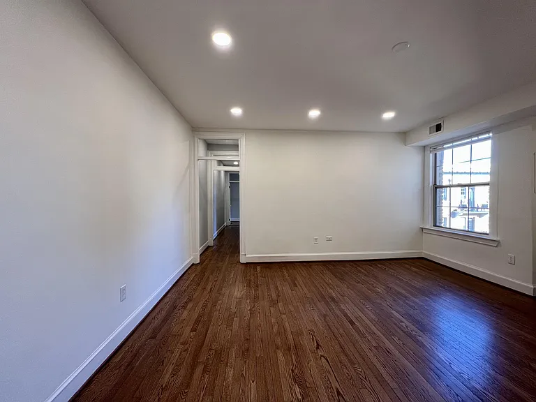1401 Columbia Rd — Photo 13