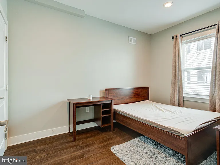 1118 E Dunton St — Photo 17