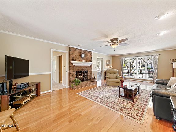 5th image of 180 Westchester Cir