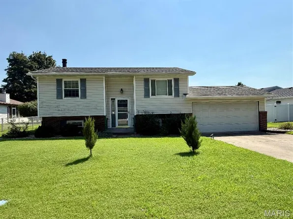 12 Blue Spruce Ct, Granite City, IL 62040