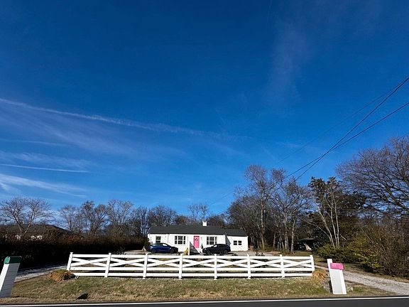 3rd image of 1022 Westchester Dr