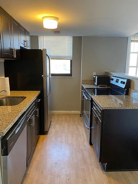 1st image of 4166 Lindell Blvd #3C