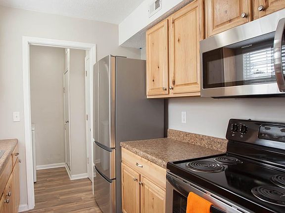 3rd image of 7721 Park Vista Cir APT B