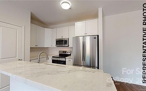 3rd image of 436 W Davidson St