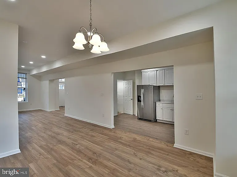 1727 E 33rd St #1 — Photo 17