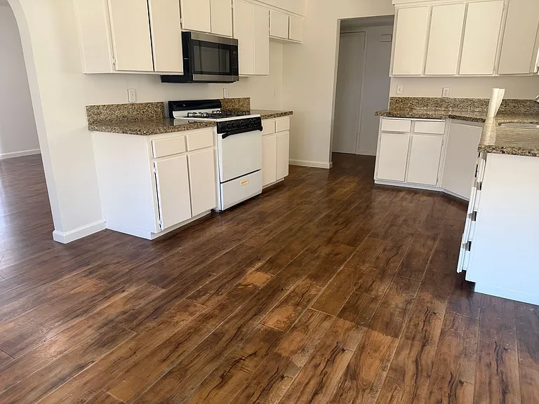 2944 S Linda Vista St — Photo 2