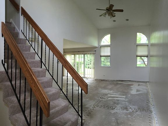 4th image of 1458 Club Dr