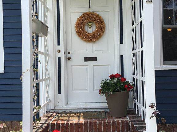 2nd image of 947 Orchard Ave SE