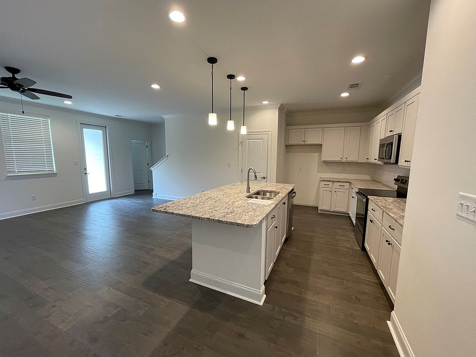2nd image of 312 Marigold Ln