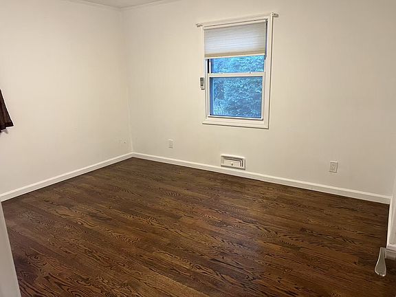 4th image of 414 Clawson St