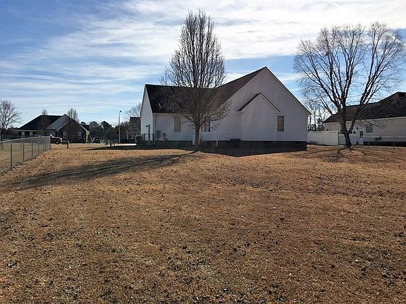 4th image of 313 Wesley Dr