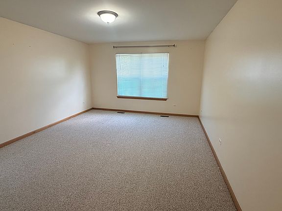 4th image of 860 Countryfield Ln