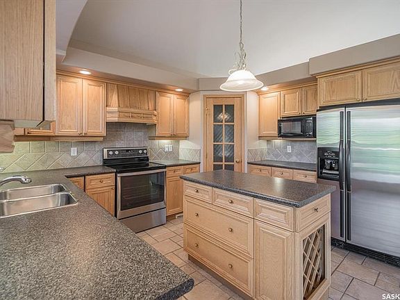 5th image of 226 Horlick CRESCENT