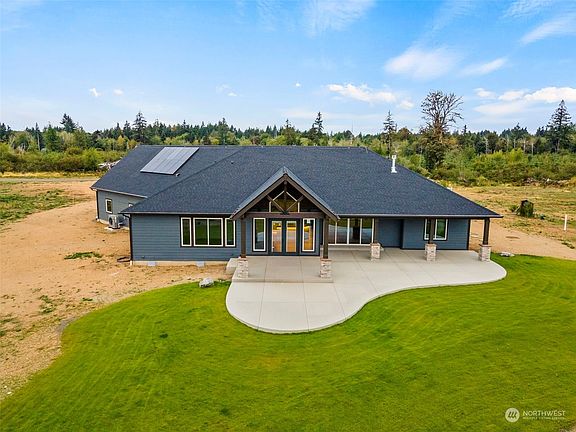 4th image of 150 SE Sister Meadows Lane