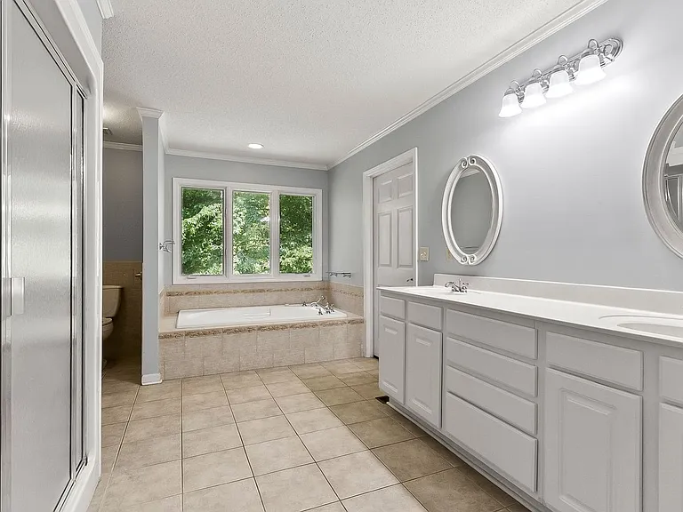 2496 Valley View Ln — Photo 23