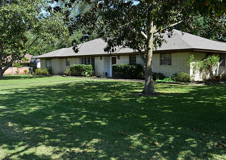1st image of 101 E Larkspur Dr