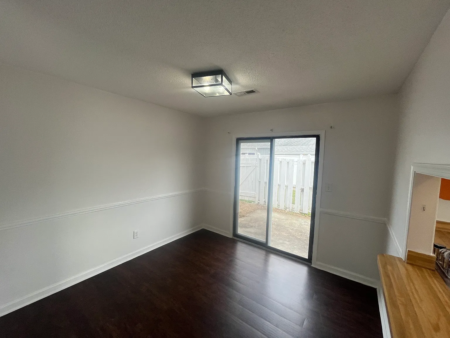 2 bed, 1075 sqft, $1,400 — Photo 3