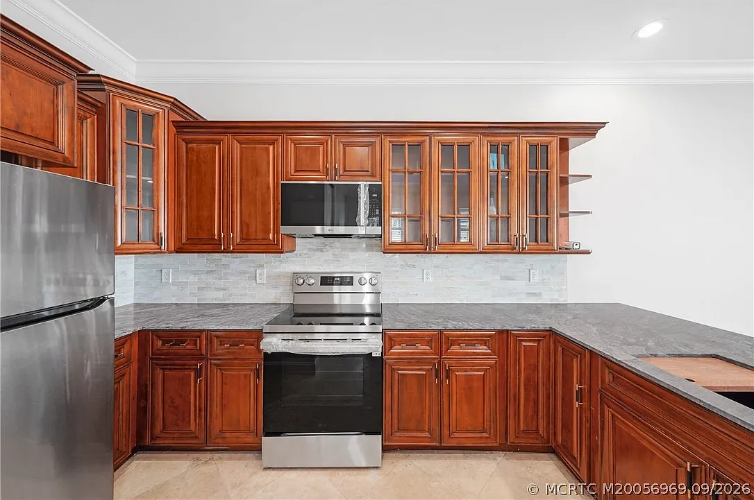 3 bed, 4.0 bath, 2399 sqft, $7,000 — Photo 3
