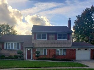 9 Locust Ave, Edison, NJ 08817