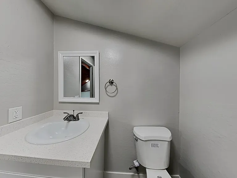 2818 Alhambra Dr — Photo 9