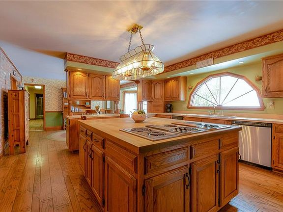 3rd image of 3112 Deerfield Ct