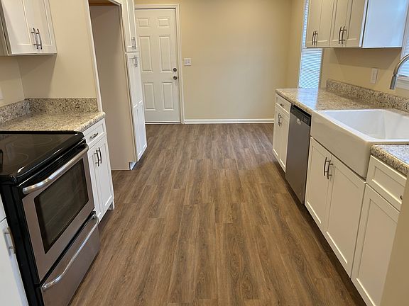 2nd image of 6 Aspenwood Dr