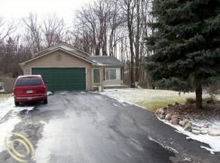 3489 Lexington Dr, Waterford, MI 48328