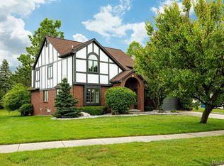 6034 Cheryl Ct, West Bloomfield, MI 48324