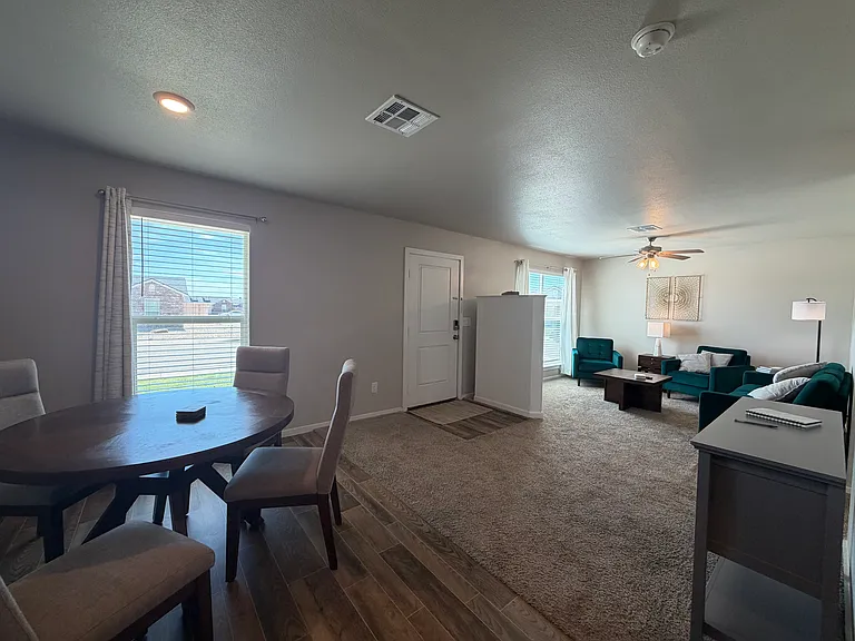 2608 Winfield Ave — Photo 8