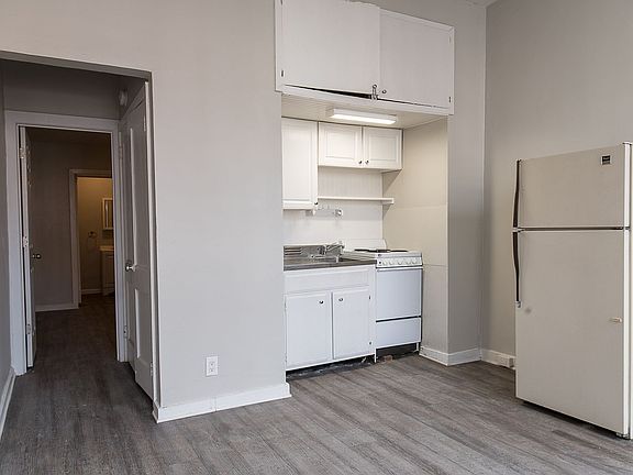 2nd image of 1015 Green St APT 1