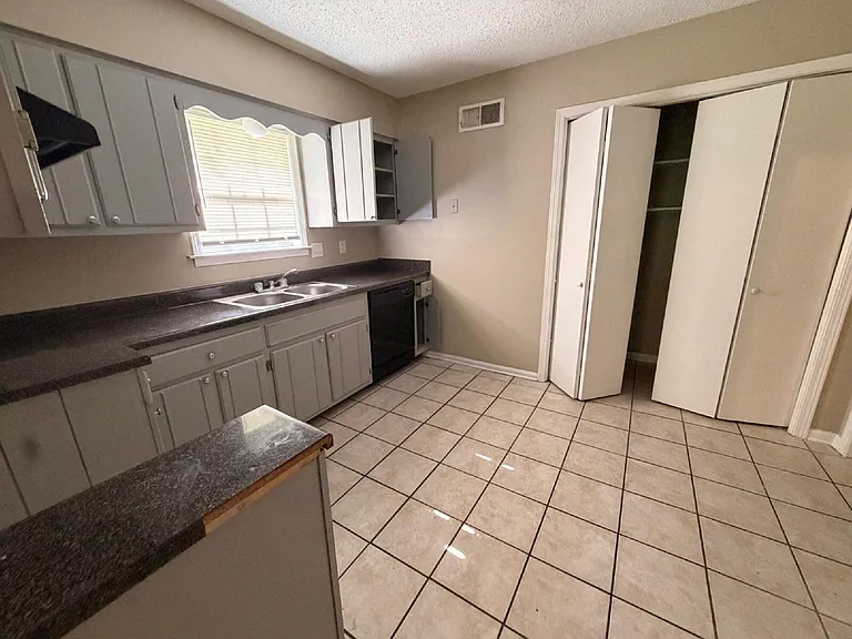 4311 Springwind Rd — Photo 15