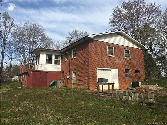 2nd image of 5172 Hidden Acres Ln