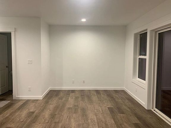 3rd image of 804 SE 1st St #A